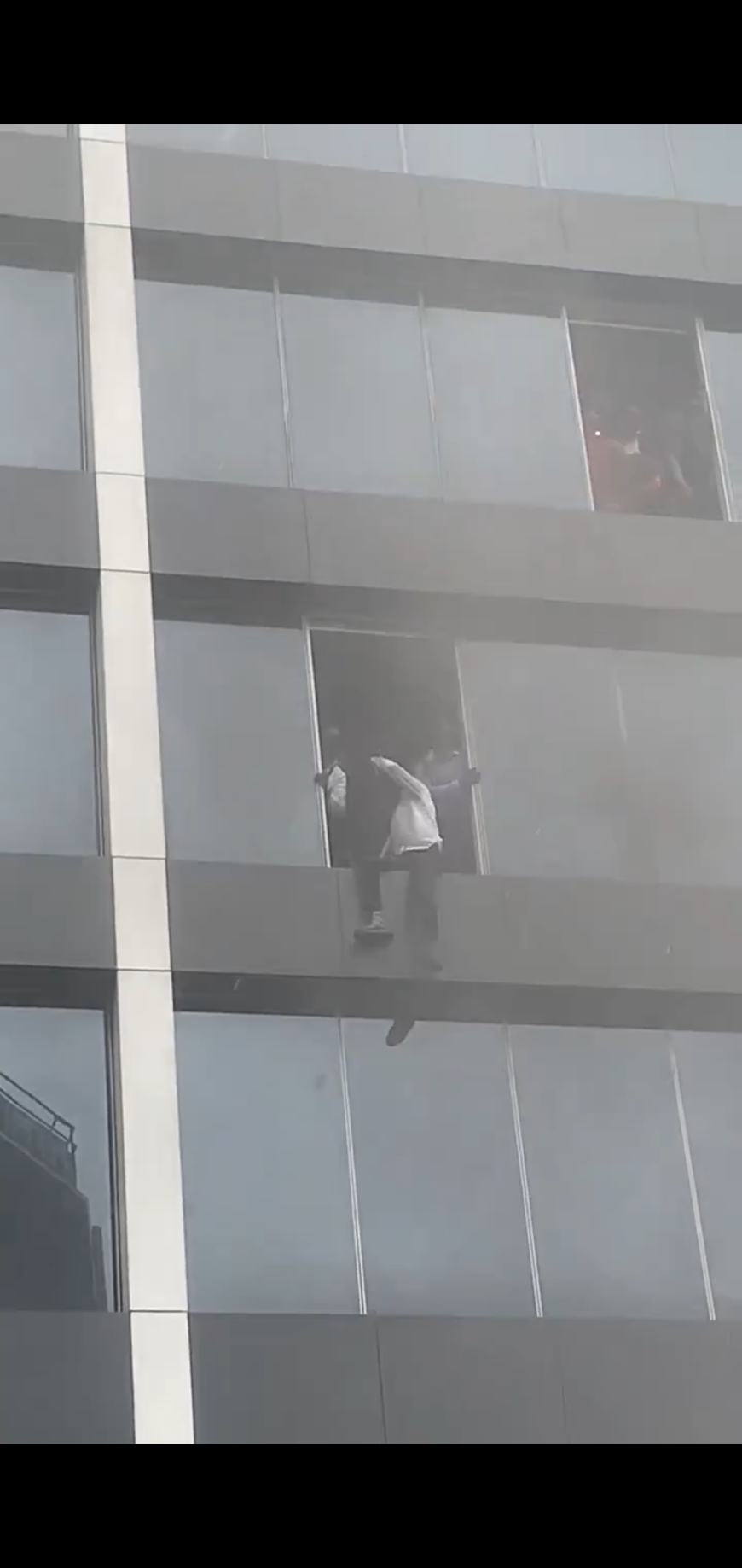Fire Outbreak at UBA Bank, Lagos Island